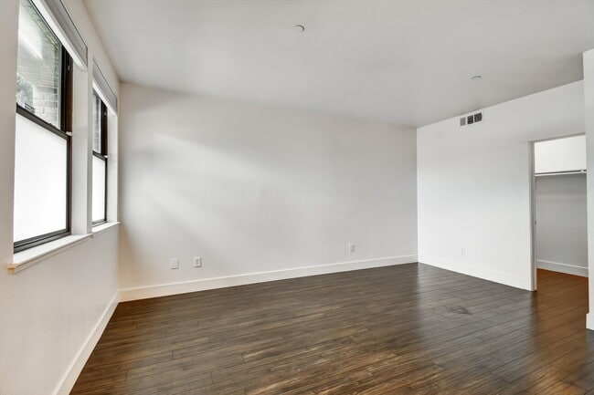 Building Photo - 1107 66th St