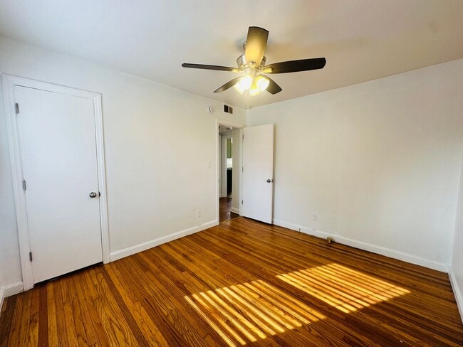 Building Photo - Spacious and stylish home in a prime Louisville location!-Ask about our Long-Term Leasing Specials!