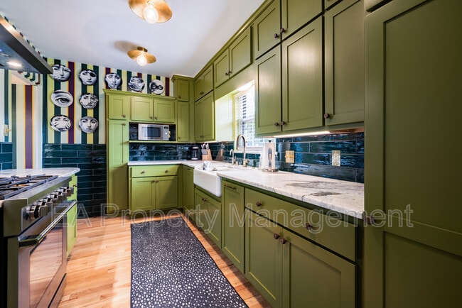 Building Photo - 520 San Pasquale Ave SW