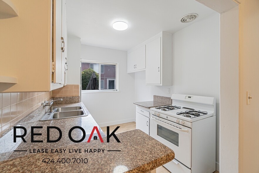 Building Photo - 3925 Roxanne Ave