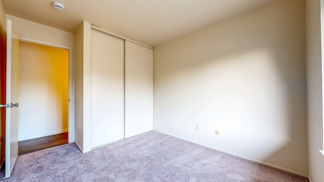 Building Photo - Bright 4 Bedroom 2 Full Bathroom Home with...