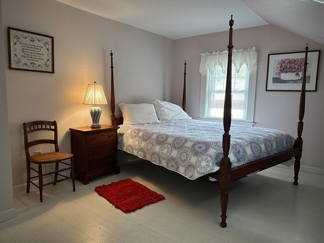 Building Photo - Charming 2 Bed 1 Bath