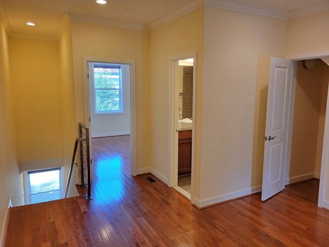 Building Photo - 127 Quincy Pl NE