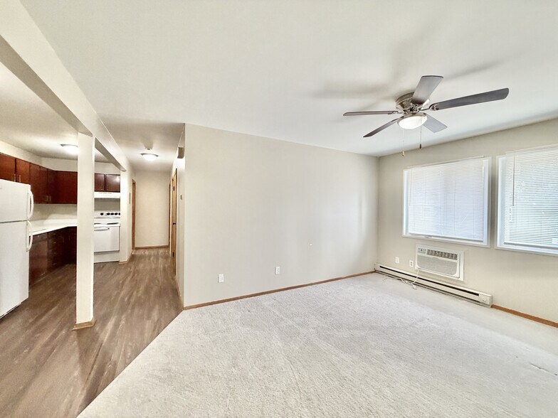 Building Photo - 821 George St