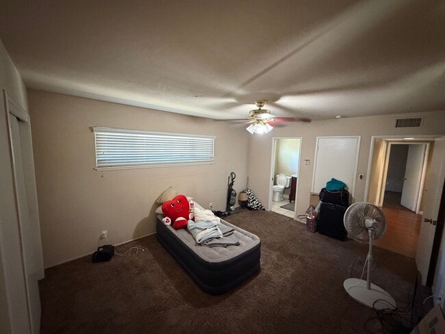 Building Photo - 4752 Crestview Dr