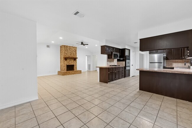 Building Photo - 15353 Arrowhead Bend