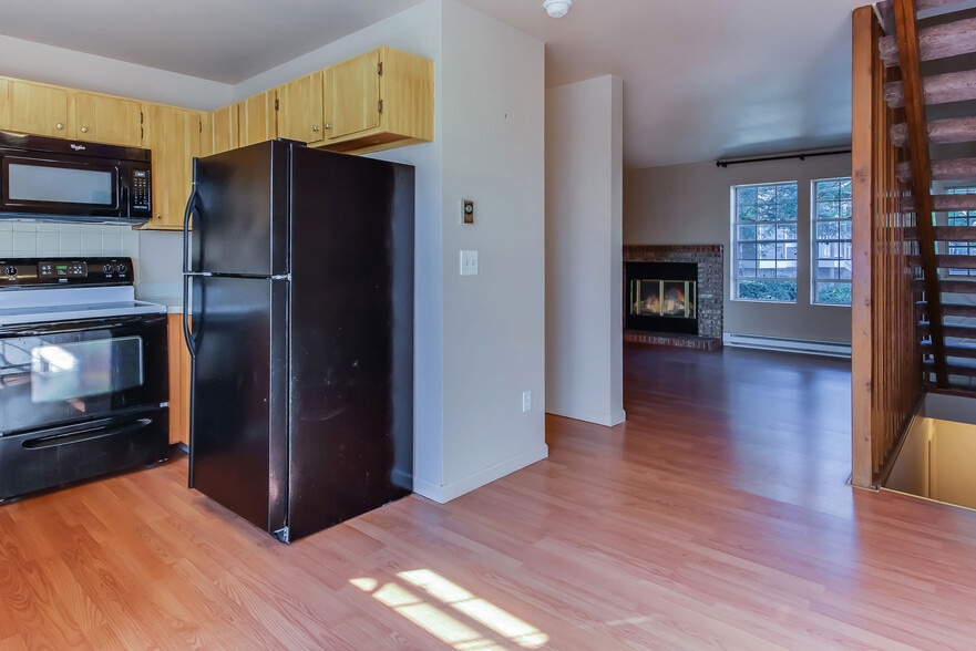 Building Photo - 3200 Azalea Dr