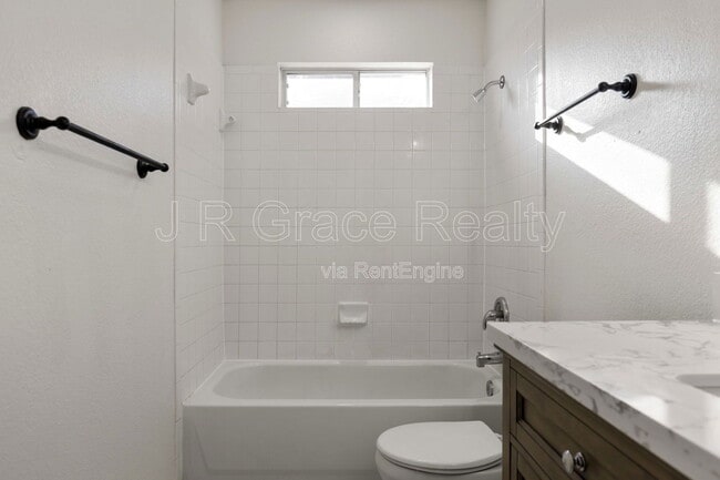 Building Photo - 10017 Barton Creek Dr