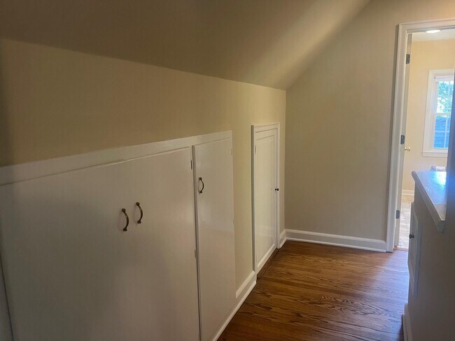 Building Photo - 645 Hi View Ct