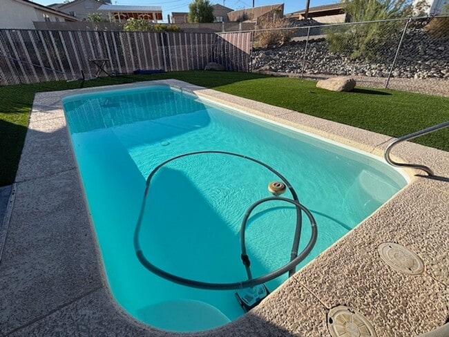 Building Photo - 3 Bedroom - 2 Bath Pool Home
