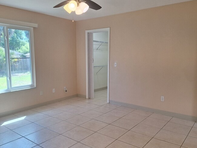 Building Photo - VERY WELL MAINTAINED FLORIDA SHORES 2BR 1BA DUPLEX FOR RENT