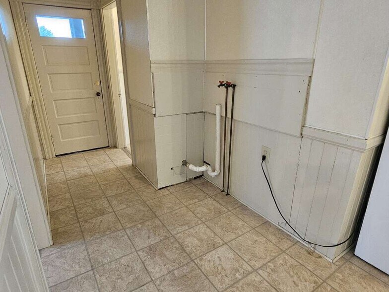 Building Photo - 20 Kosta St