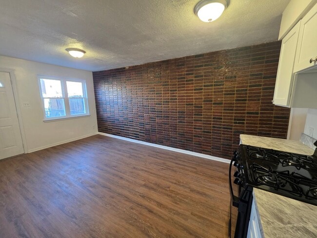 Building Photo - 1321 E 23rd St