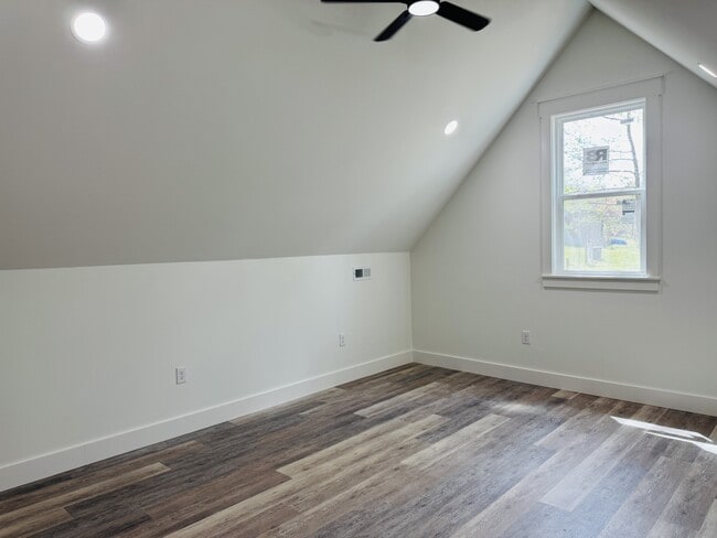 Building Photo - 221 Sheffield Dr