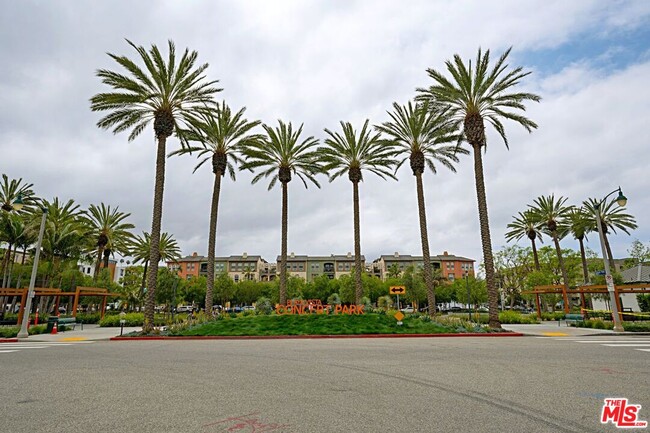 Building Photo - 5625 Crescent Park W