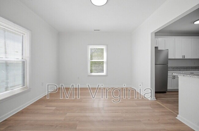 Building Photo - 742 Mt Vernon Ave