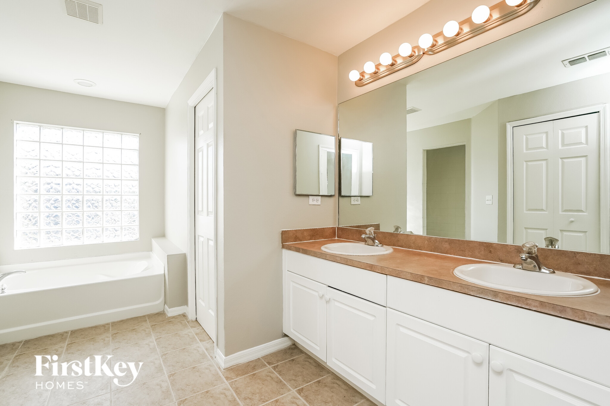 Building Photo - 1828 SW 3rd Pl