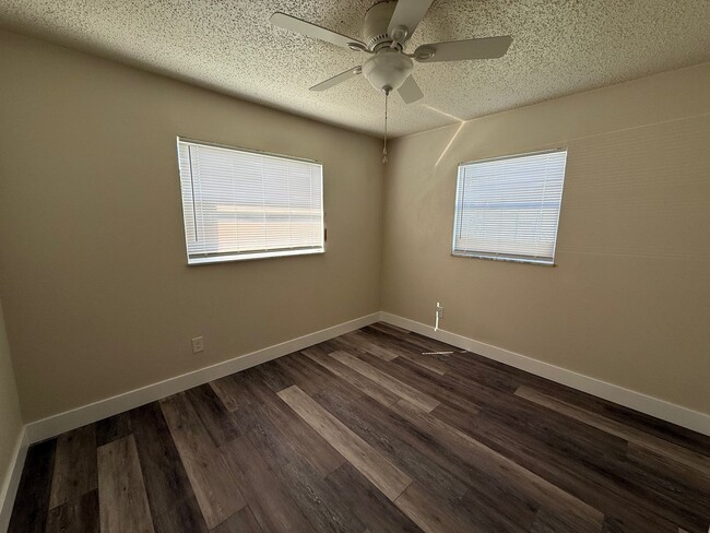 Building Photo - 3 Bedroom/1 Bathroom Single Family Home