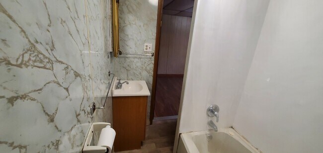 Building Photo - 530 Naylor Rd