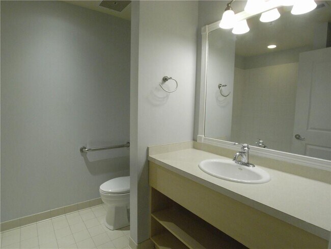 Building Photo - 250 Park Ave W NW