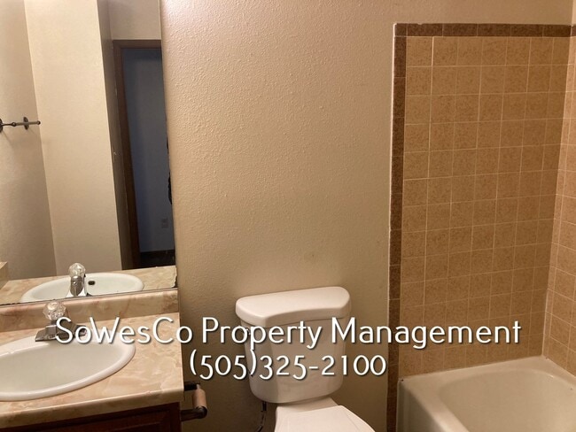 Building Photo - 3 Bedroom 2 Bath Home in Central Farmingto...