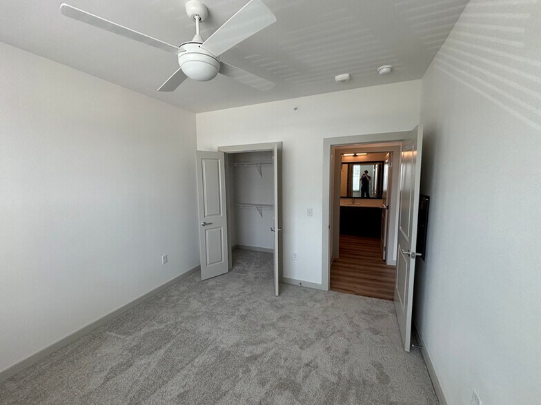 Building Photo - 1301 Leah Ave