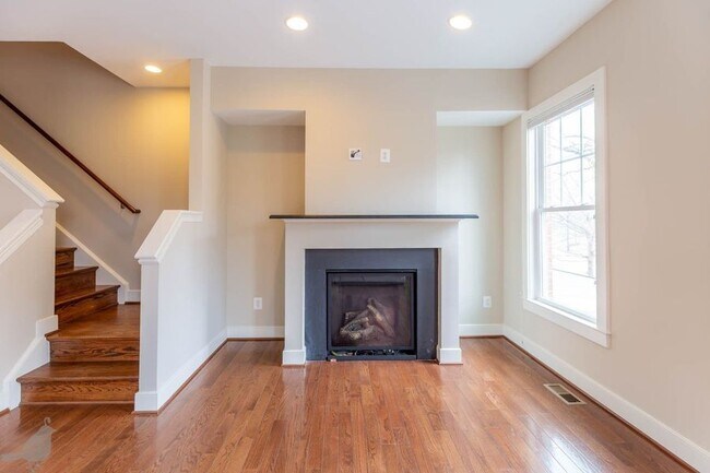 Building Photo - 2909 Chancellor's Way NE