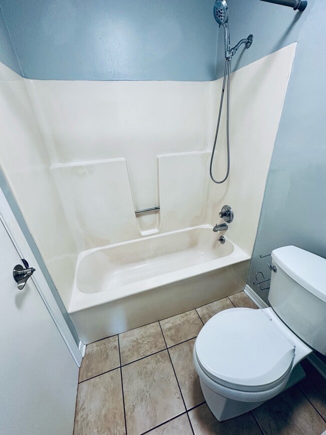 Building Photo - 110 5th St