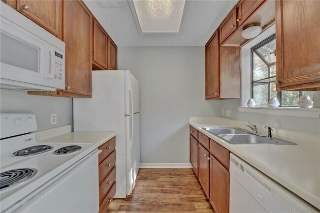 Building Photo - 711 W 21st St