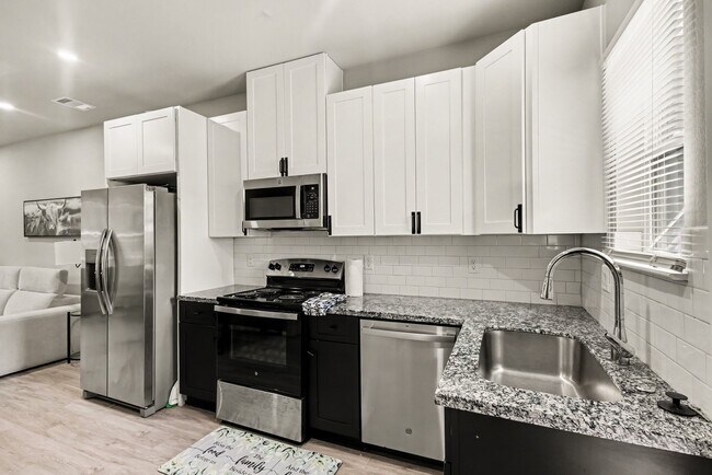 Building Photo - 8159 Tate St