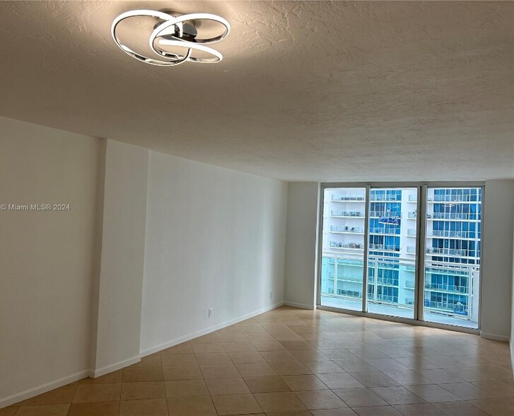 Building Photo - 3001 S Ocean Dr
