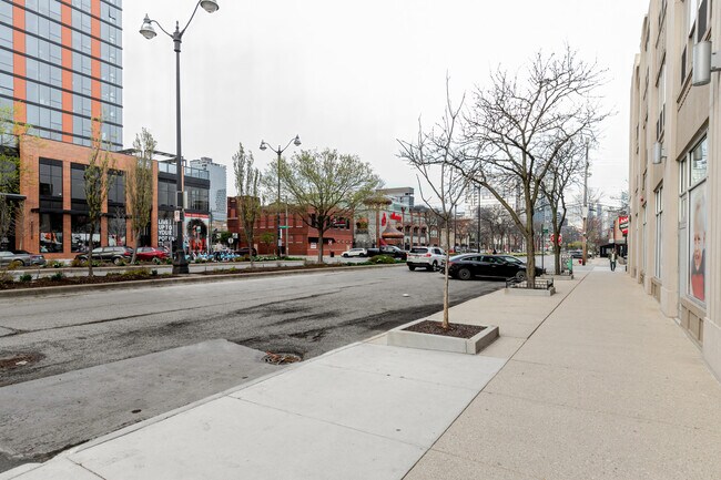 Building Photo - 1313 W Randolph St