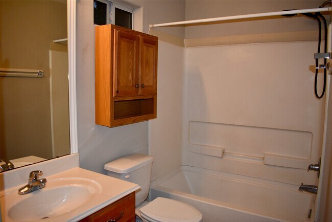Building Photo - 410 Laurel Sage Dr