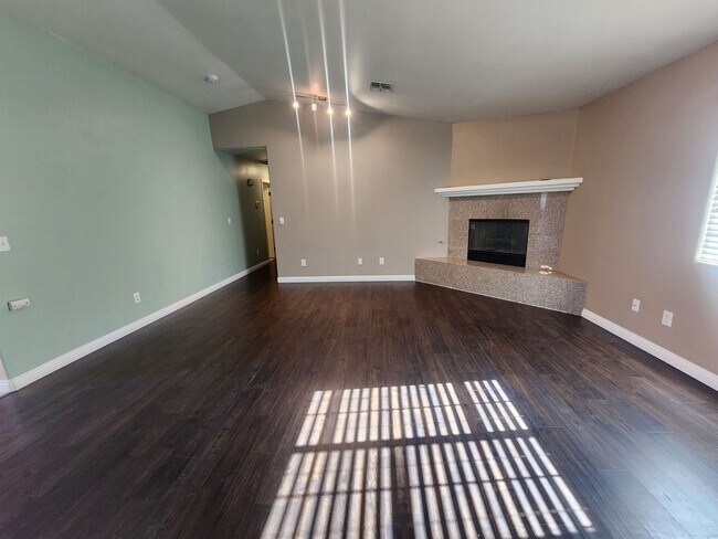 Building Photo - ***$100 off 1st Month Rent*** 3 BEDROOM 2 ...