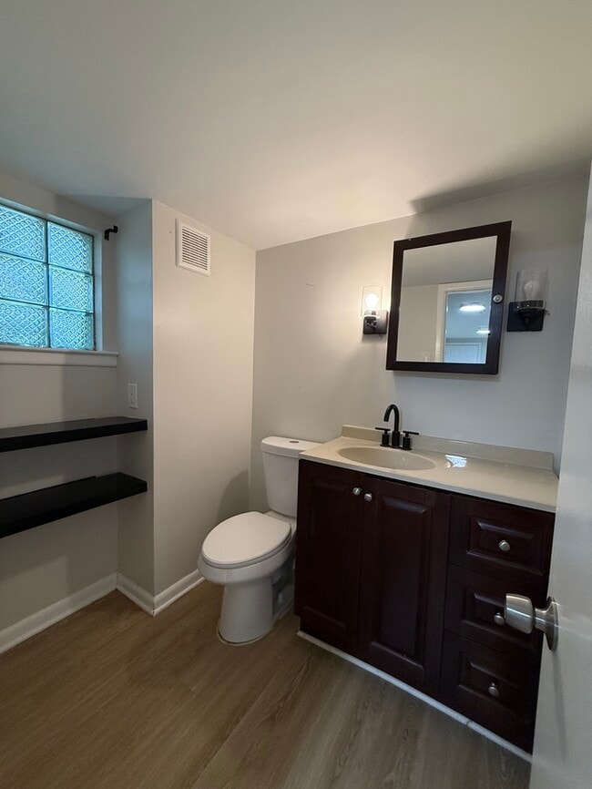 Building Photo - 205 Mardale Dr