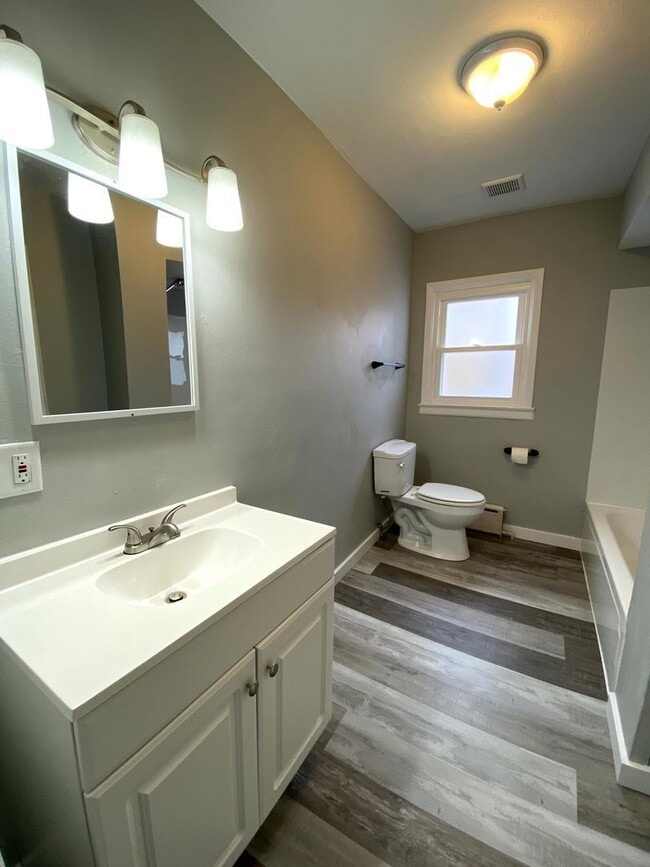 Building Photo - 22 4th St