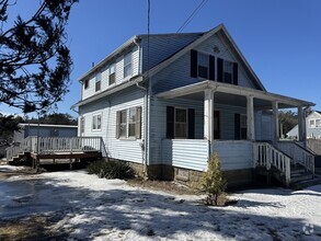 Building Photo - 115 E Grove St