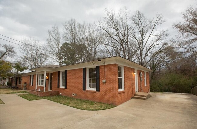 Building Photo - 1730 S Mahon Ave