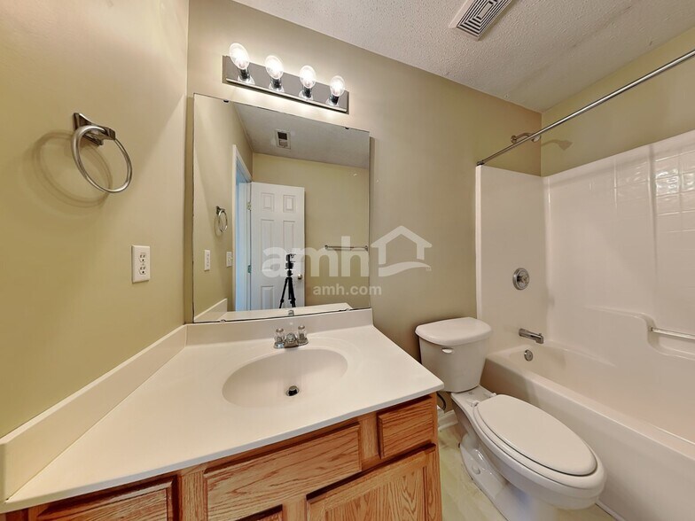 Building Photo - 316 Garfield Ln