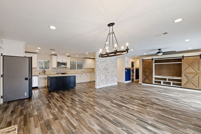 Building Photo - 1212 S Demaree St