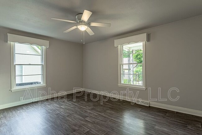 Building Photo - 8 Wrigley St