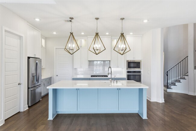 Building Photo - 15314 Viviente Dr