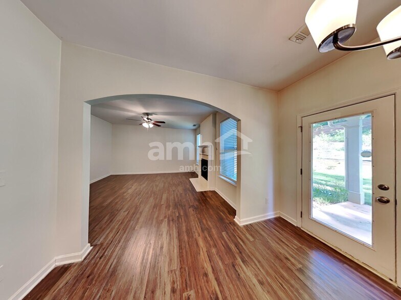 Building Photo - 138 Ellen Glen Way