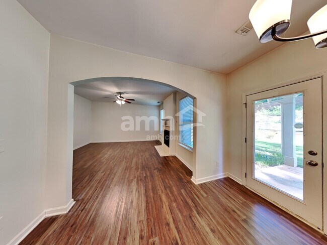 Building Photo - 138 Ellen Glen Way