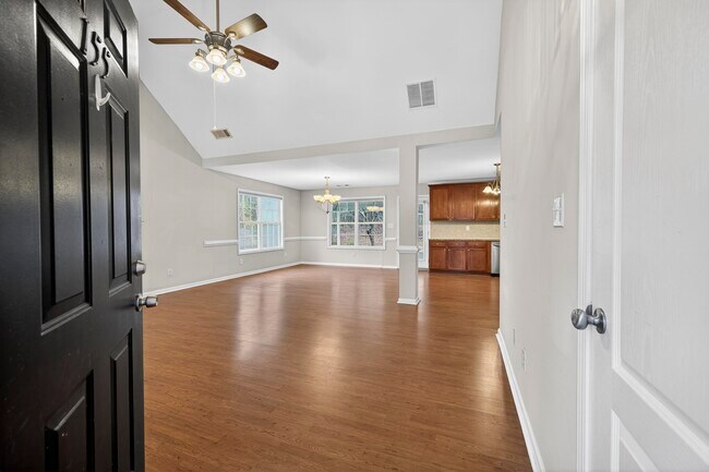 Building Photo - 155 W River Bend Dr