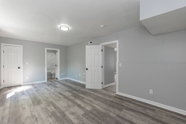 Building Photo - Four Bedroom Home!