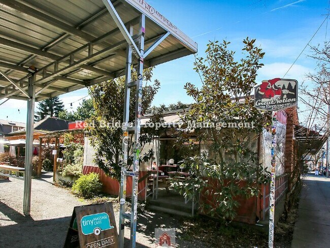 Building Photo - 5022 NE 23rd Ave