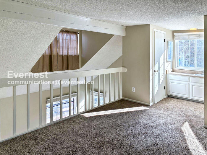 Building Photo - 2924 Ross Dr