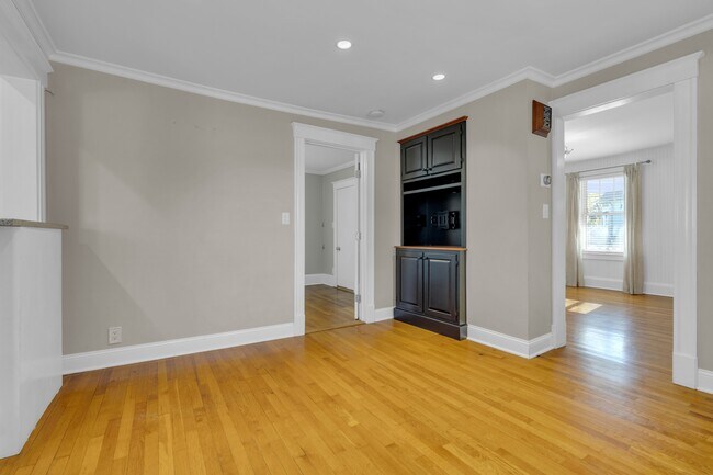 Building Photo - 2 Bellevue Ave