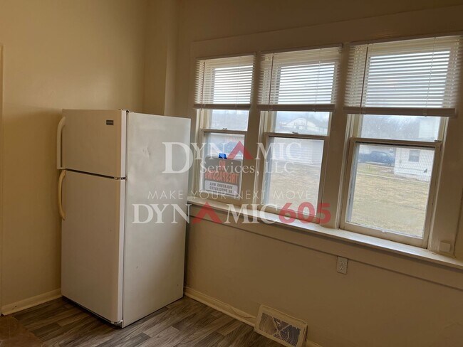 Building Photo - 1BR/1BA Apartment in Multi-Family Unit
